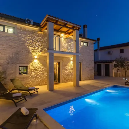 Casa Masso * بولا